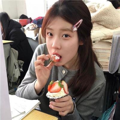 顾先生被小结巴偷亲了